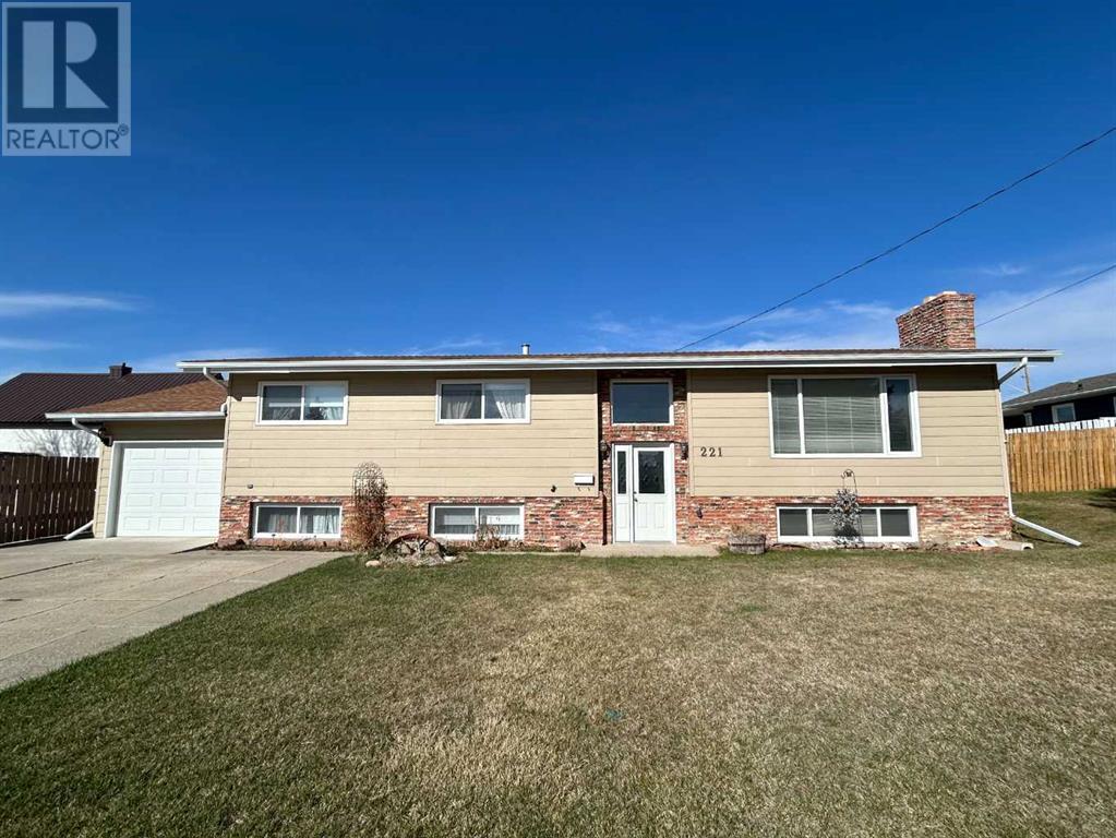 221 7 Street W Property Photo