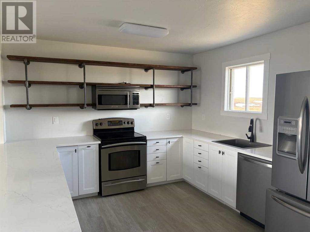 5204 51 Avenue Property Photo 1