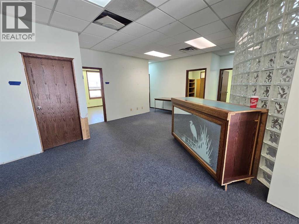 4628 62 Street Property Photo 5