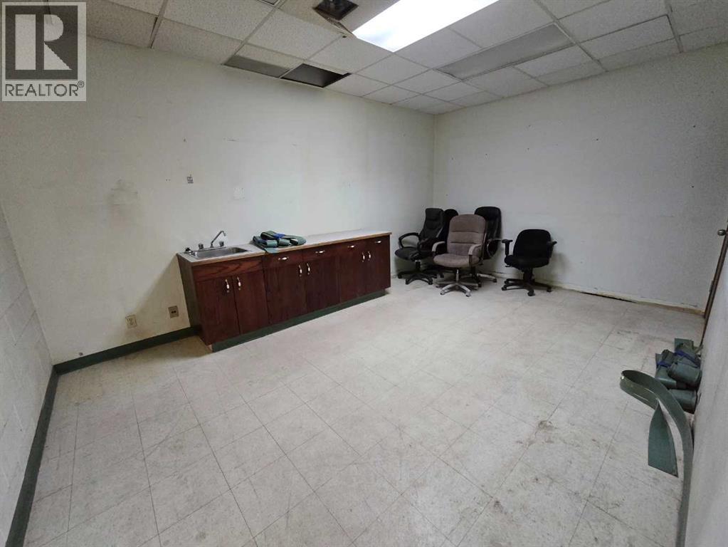4628 62 Street Property Photo 7