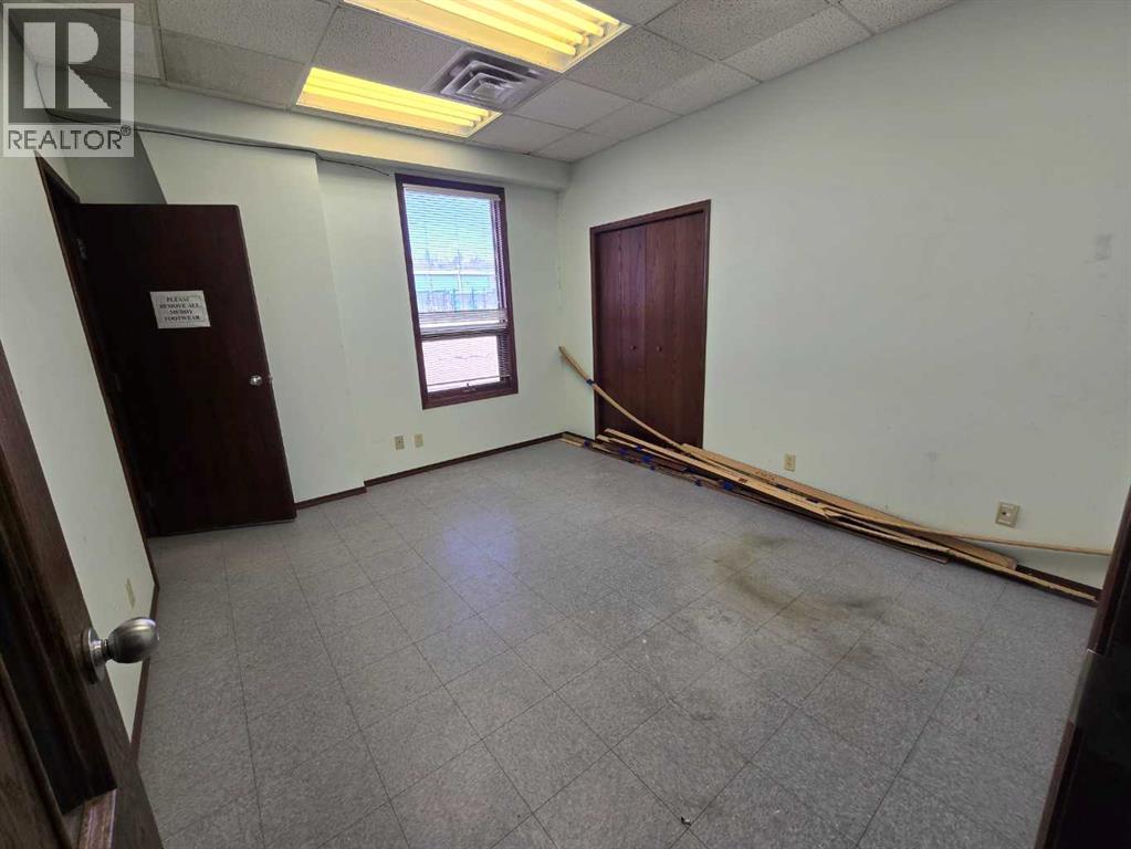 4628 62 Street Property Photo 11