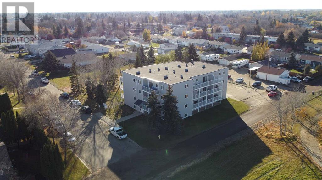 402, 5418 52 Street Property Photo 1