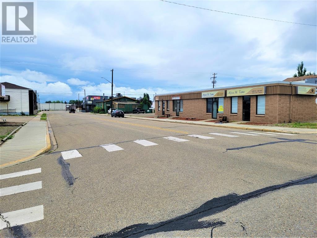 4804 51 Avenue W Property Photo 1