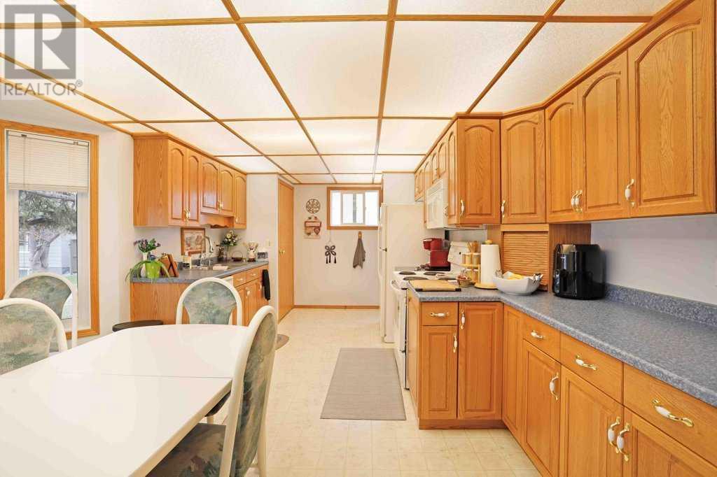 65 Eastbrook Drive E Property Photo 7