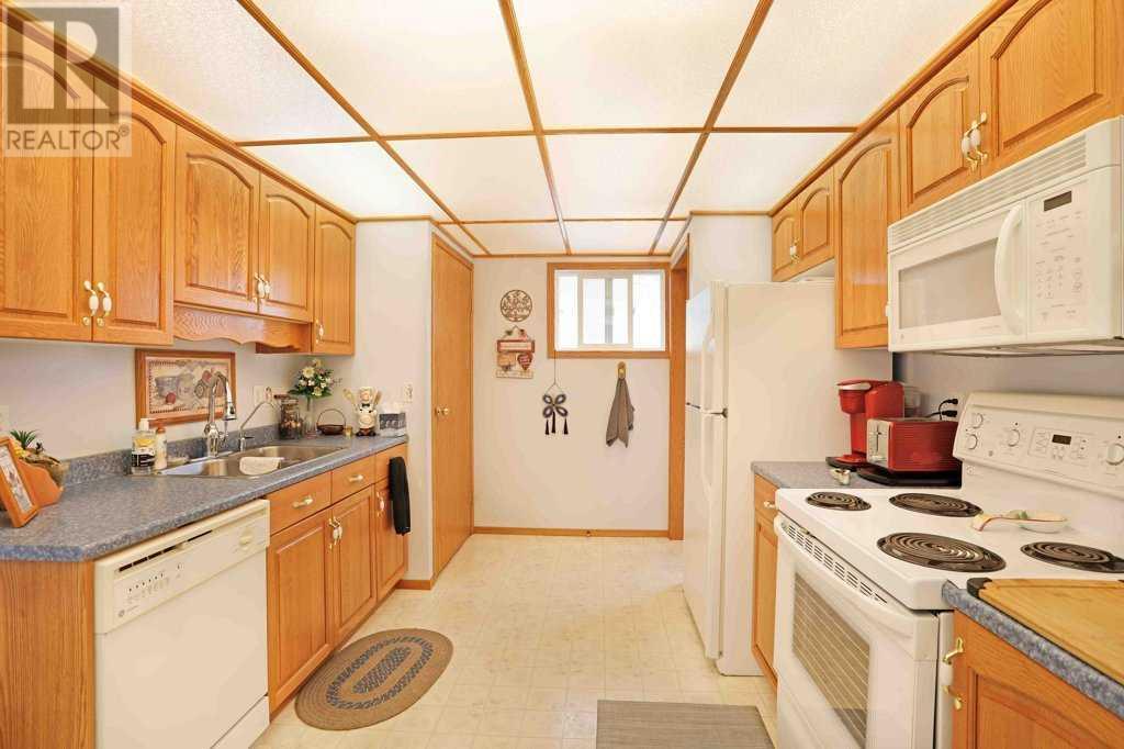 65 Eastbrook Drive E Property Photo 8