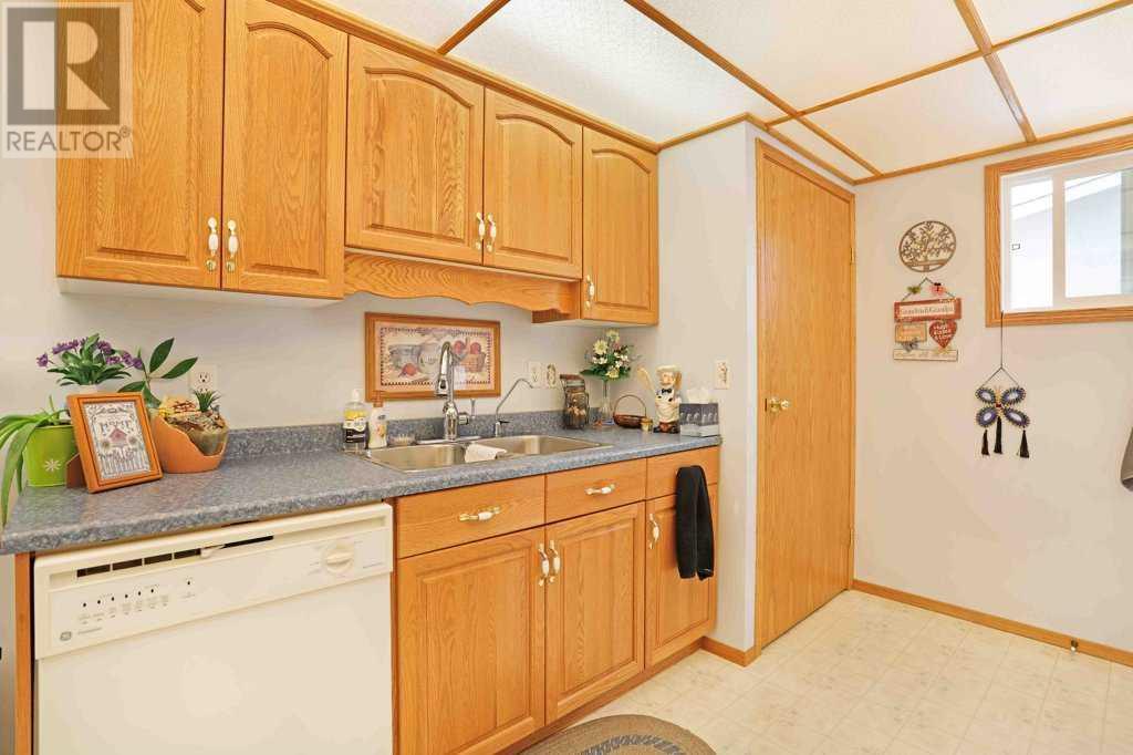 65 Eastbrook Drive E Property Photo 9