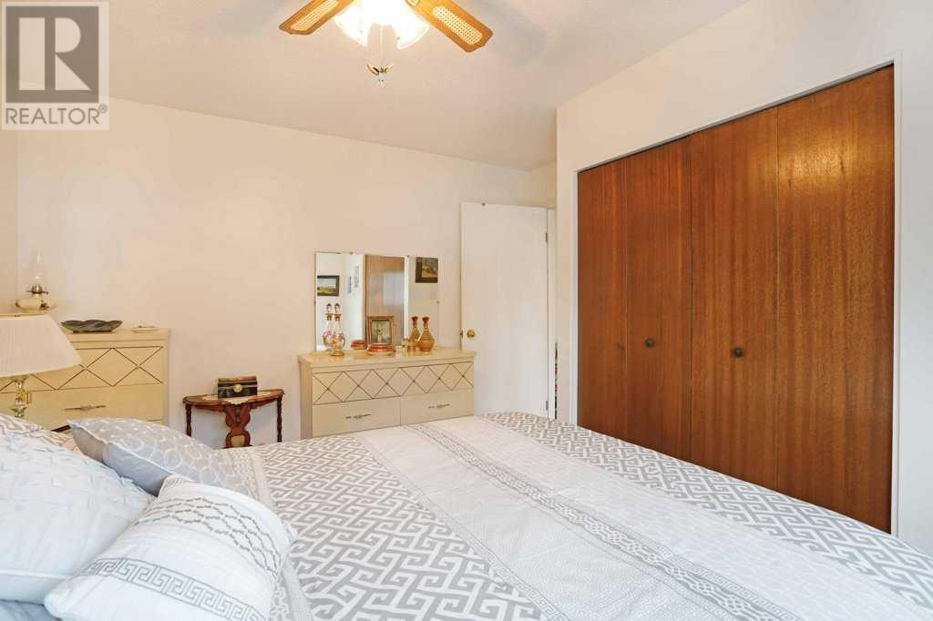 65 Eastbrook Drive E Property Photo 12