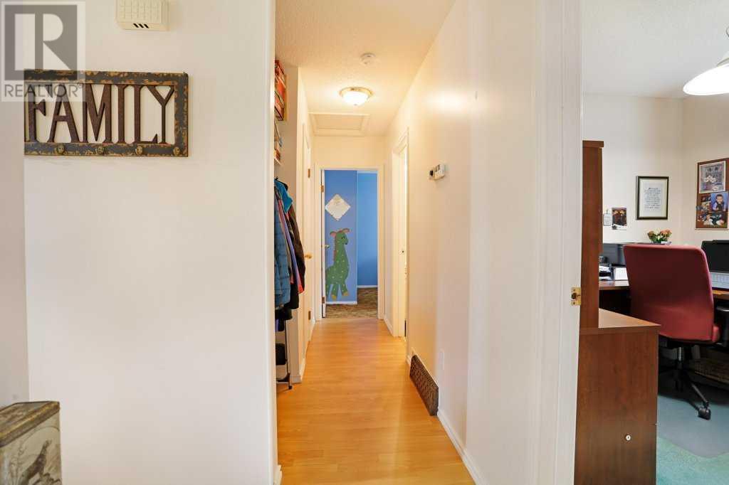 65 Eastbrook Drive E Property Photo 14