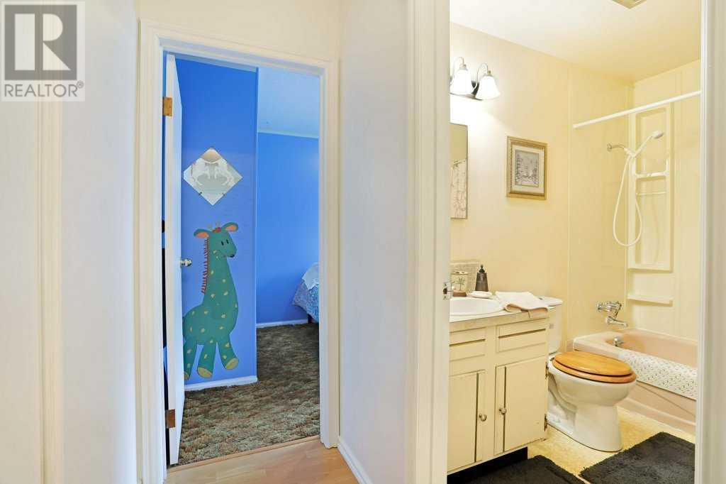 65 Eastbrook Drive E Property Photo 16