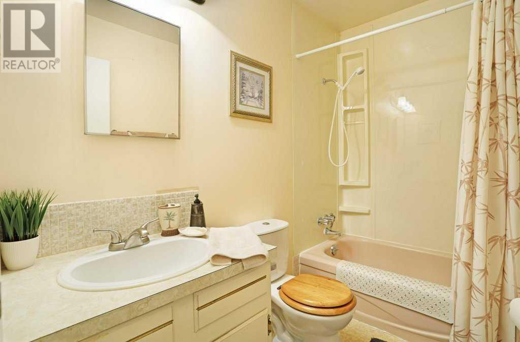 65 Eastbrook Drive E Property Photo 17