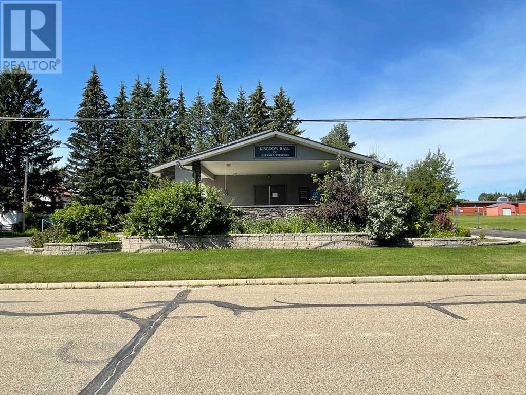 5219 49 Street Property Photo 1