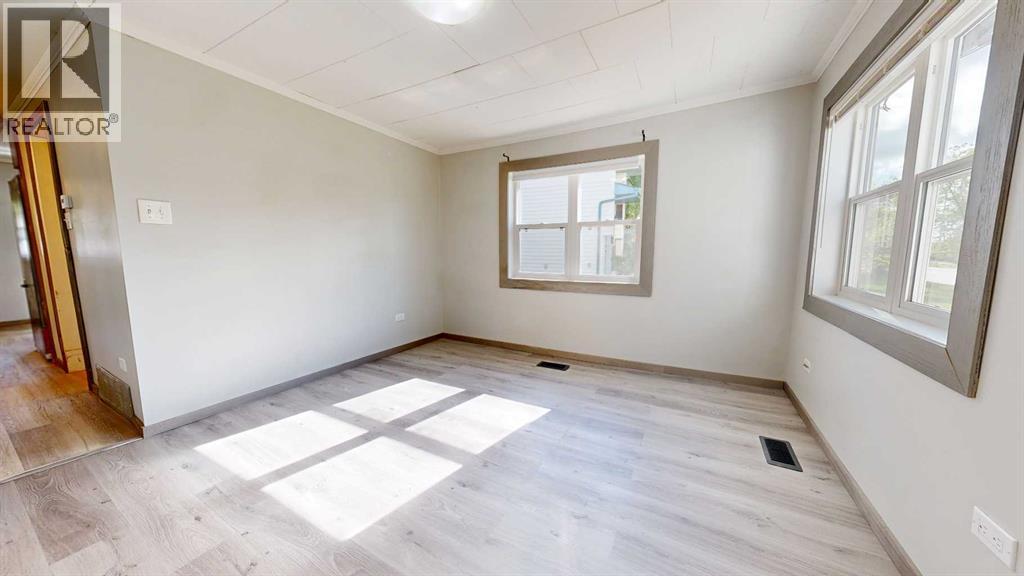 10520 101 Avenue Property Photo 3