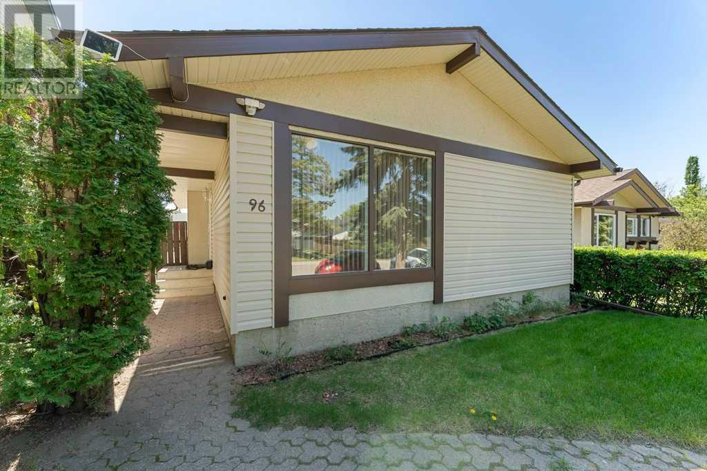 96 Aspen Crescent Se Property Photo 1