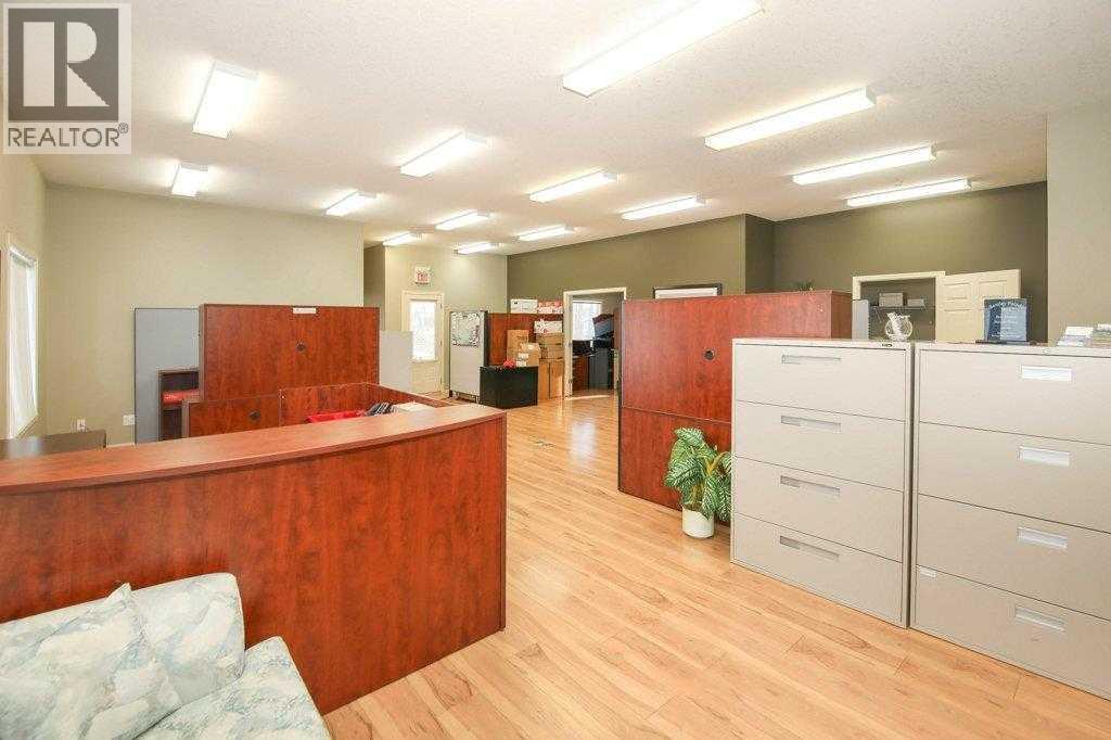 5209 49a Avenue Property Photo 2
