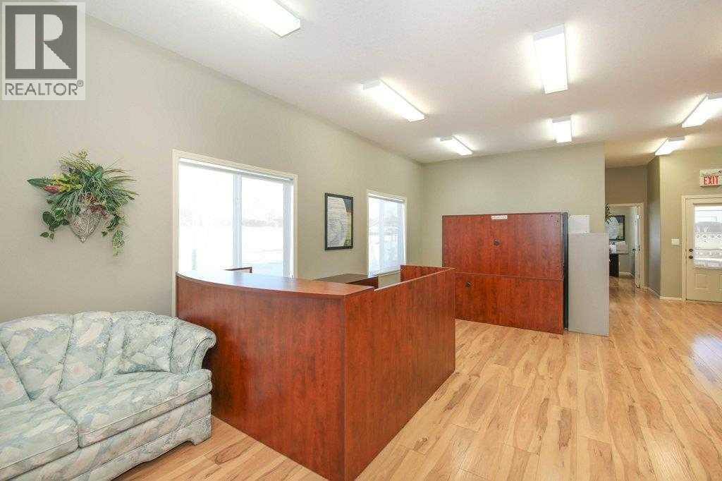 5209 49a Avenue Property Photo 3