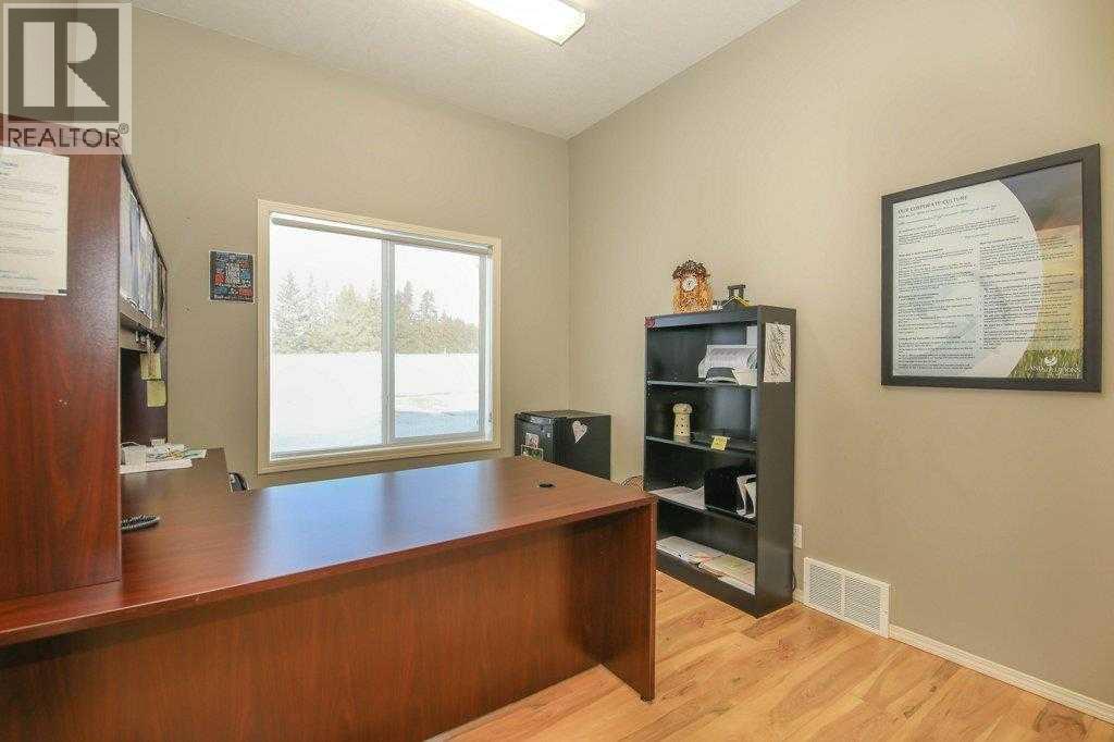 5209 49a Avenue Property Photo 7