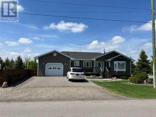 405 10 Avenue W Property Photo 1