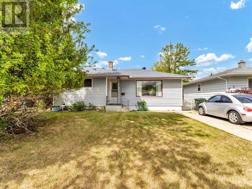 276 Connaught Drive Sw Property Photo 1