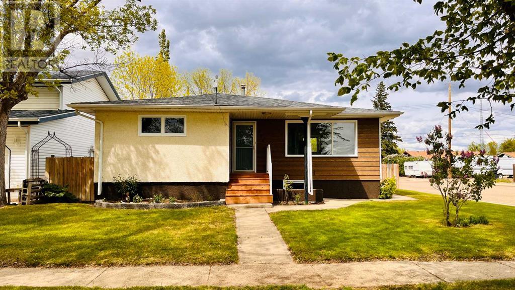 338 4 Avenue E Property Photo 1