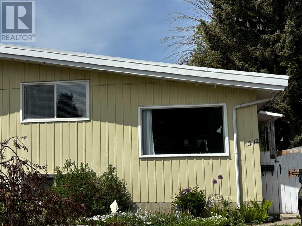 1312 St. Andrew Road N Property Photo 1