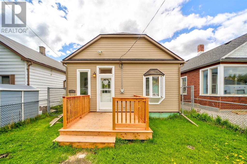 13242 17 Avenue Property Photo 1