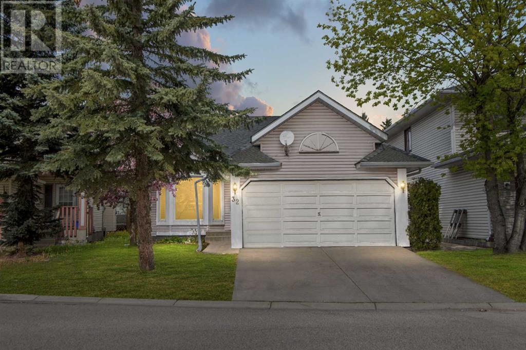 32 Applewood Court Se Property Photo 1