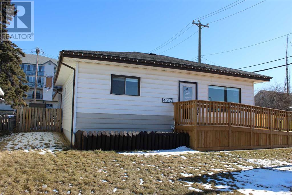 4517 55 Ave Property Photo 2
