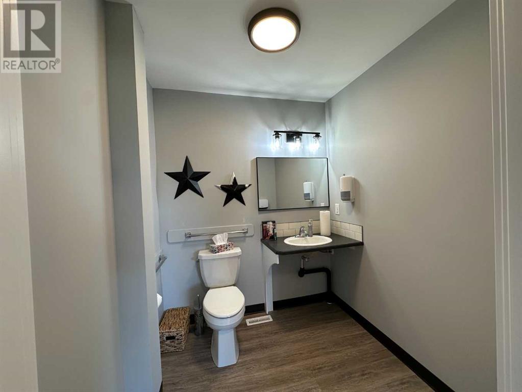 4517 55 Ave Property Photo 13