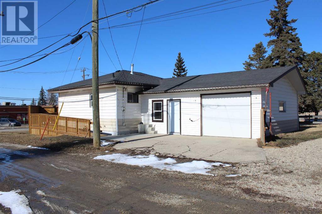 4517 55 Ave Property Photo 27