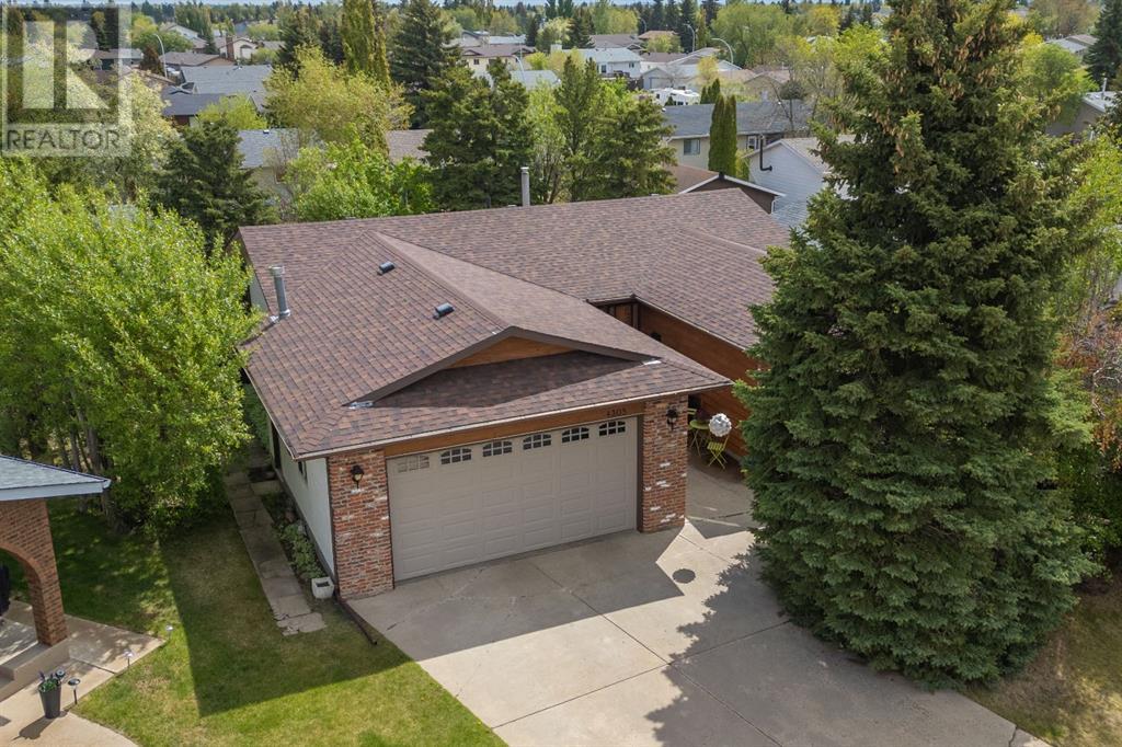 4305 74 Street Property Photo 1
