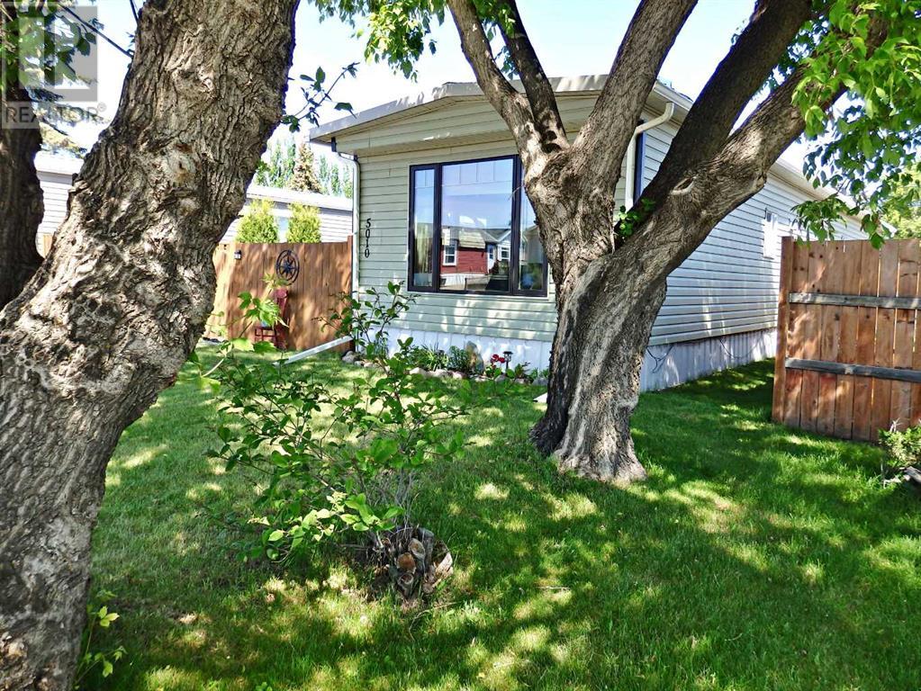 5010 44 Avenue Property Photo 1