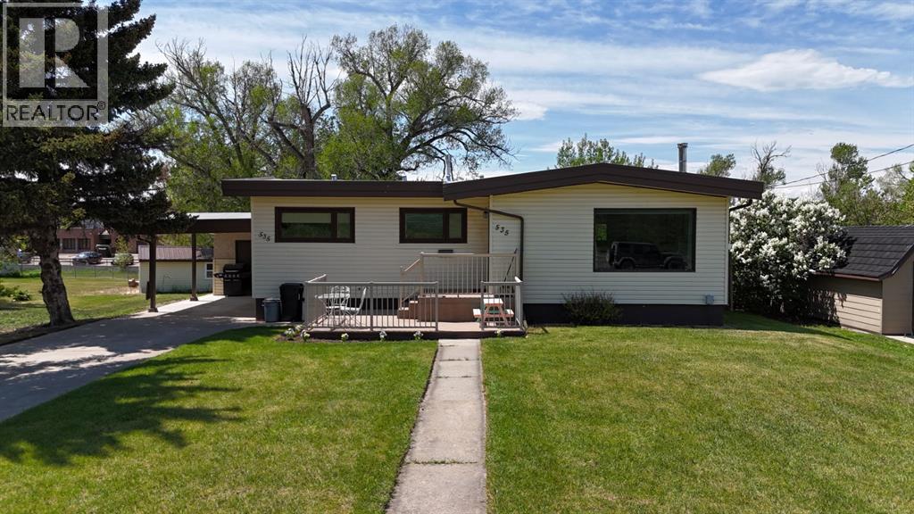 535 1 Street E Property Photo 1