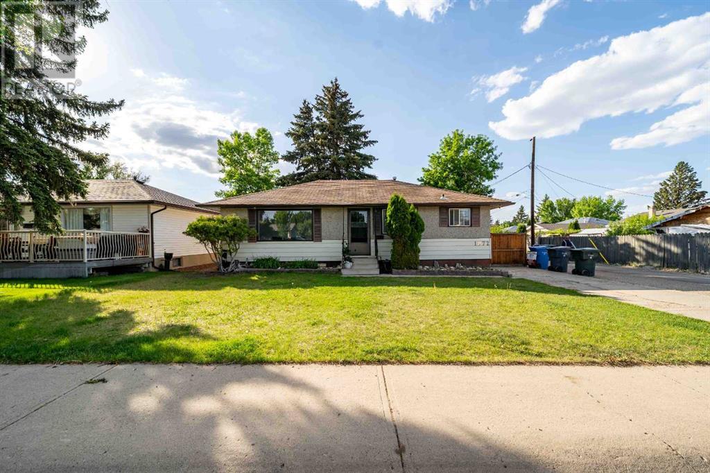 1872 29 Street Se Property Photo 1