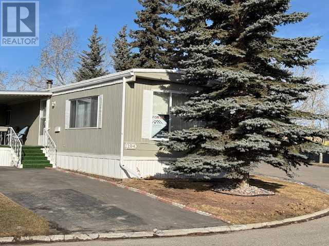 194, 99 Arbour Lake Road Nw Property Photo 1