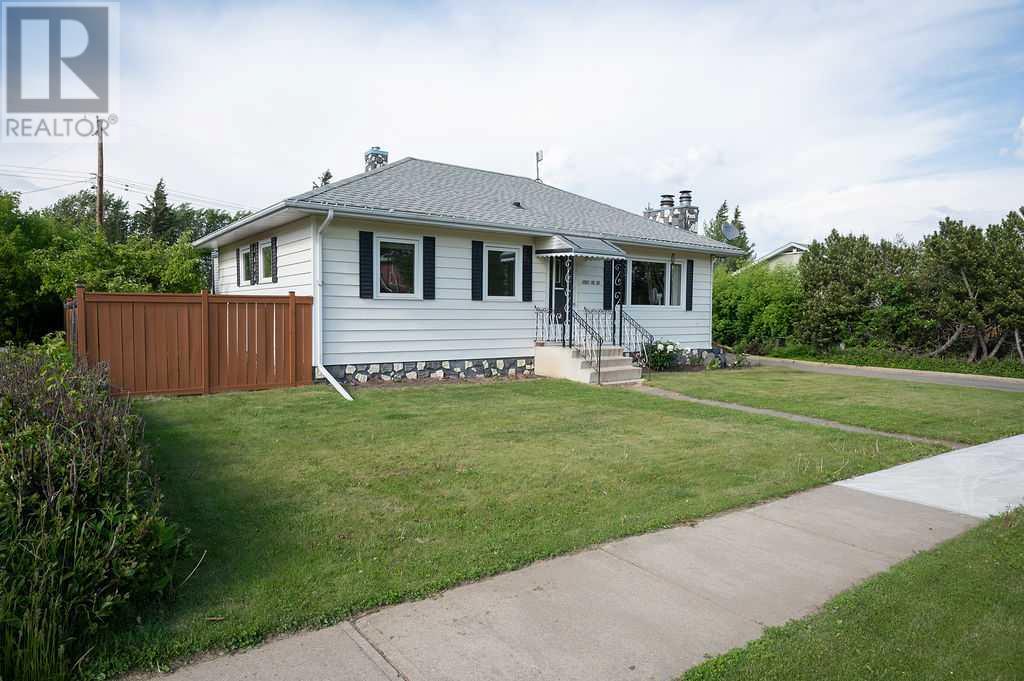 4807 46 Avenue Property Photo 1
