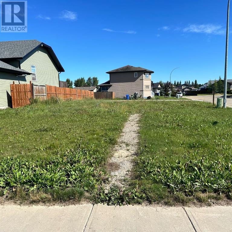 5802 44 Avenue Property Photo 1