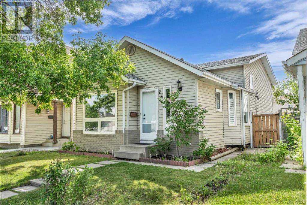 24 Erin Green Mews Se Property Photo 1