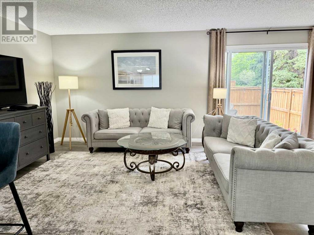 157, 4810 40 Avenue Sw Property Photo 1