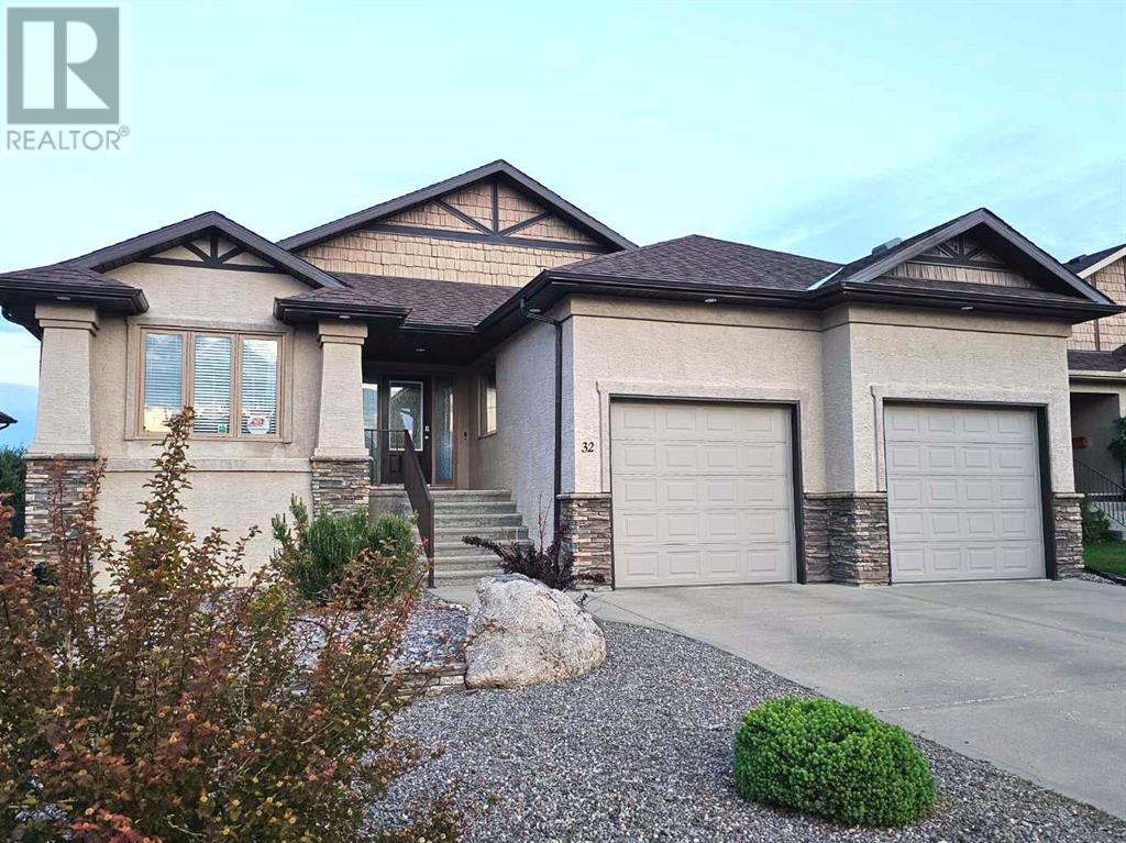 32 Canyoncrest Point W Property Photo 1
