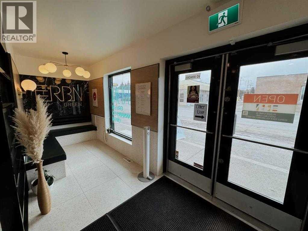 305 Main Avenue W Property Photo 6