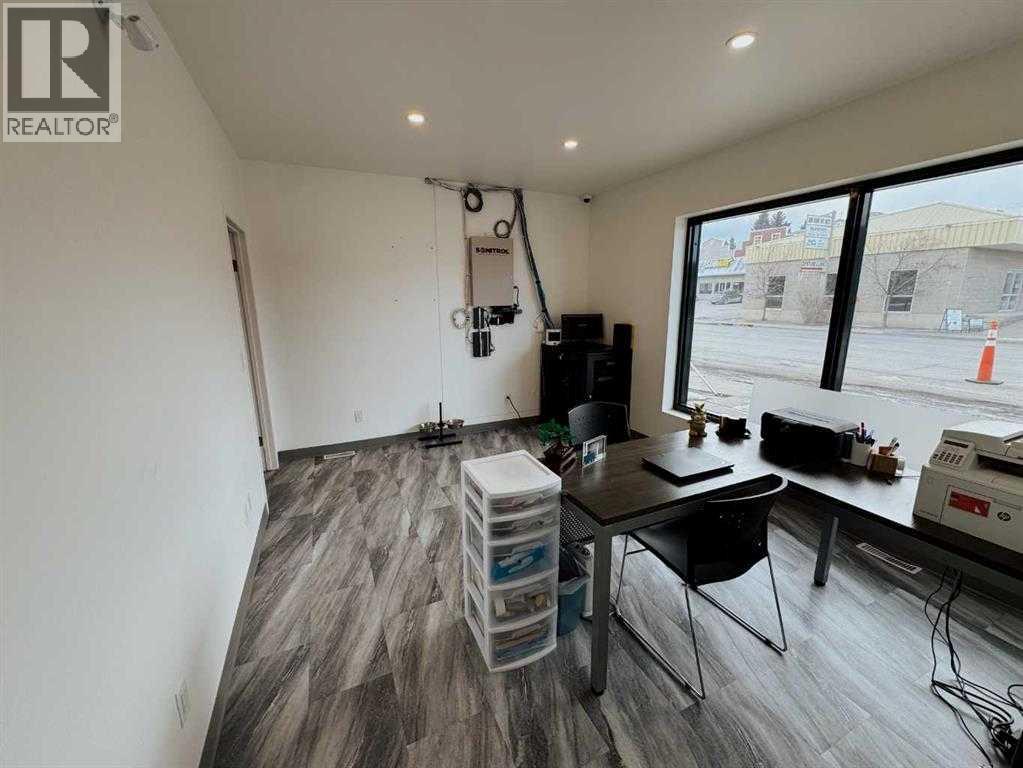 305 Main Avenue W Property Photo 17