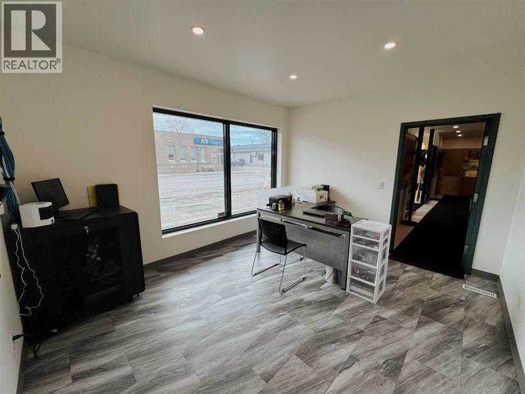 305 Main Avenue W Property Photo 20