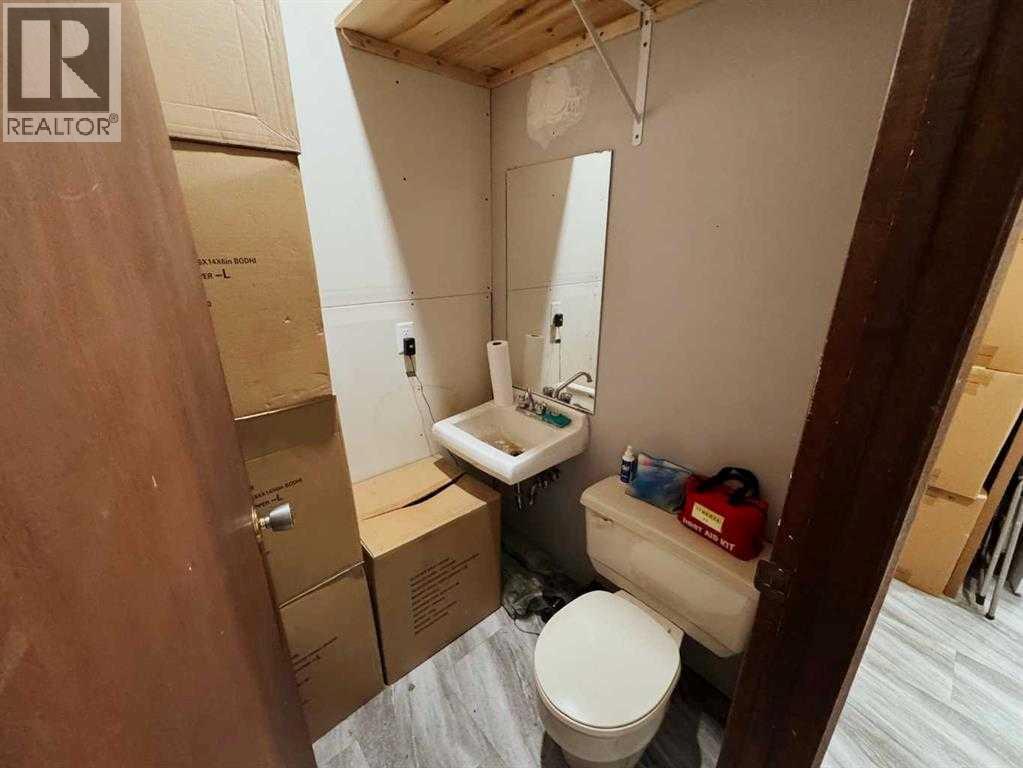 305 Main Avenue W Property Photo 22