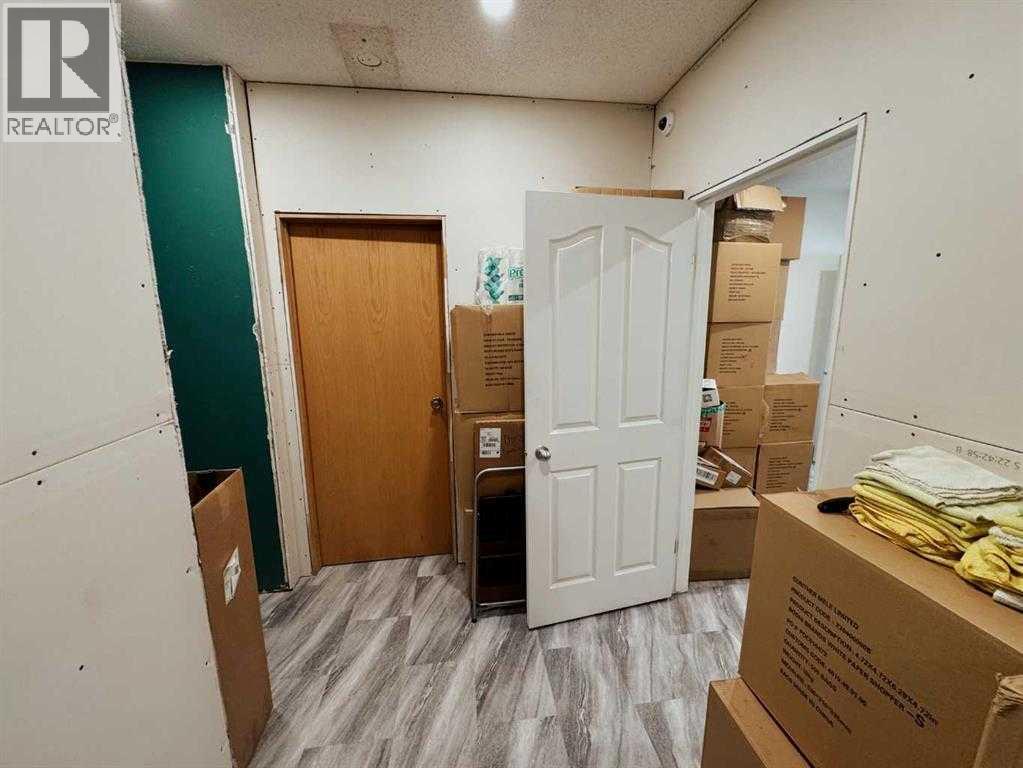 305 Main Avenue W Property Photo 23