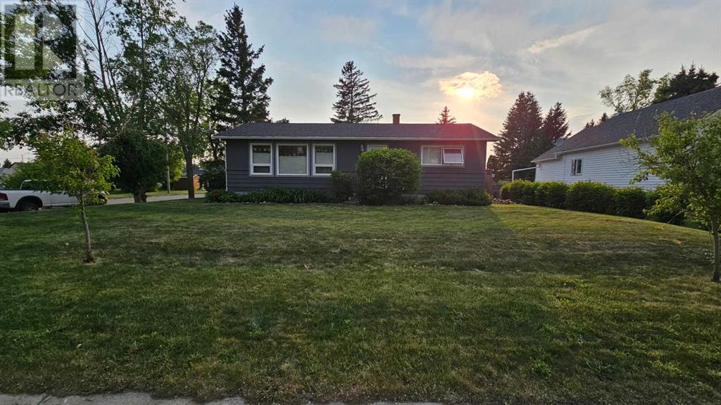5502 51 Street Property Photo 1