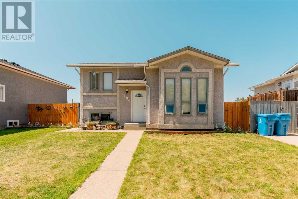 199 Mt Crandell Crescent W Property Photo 1