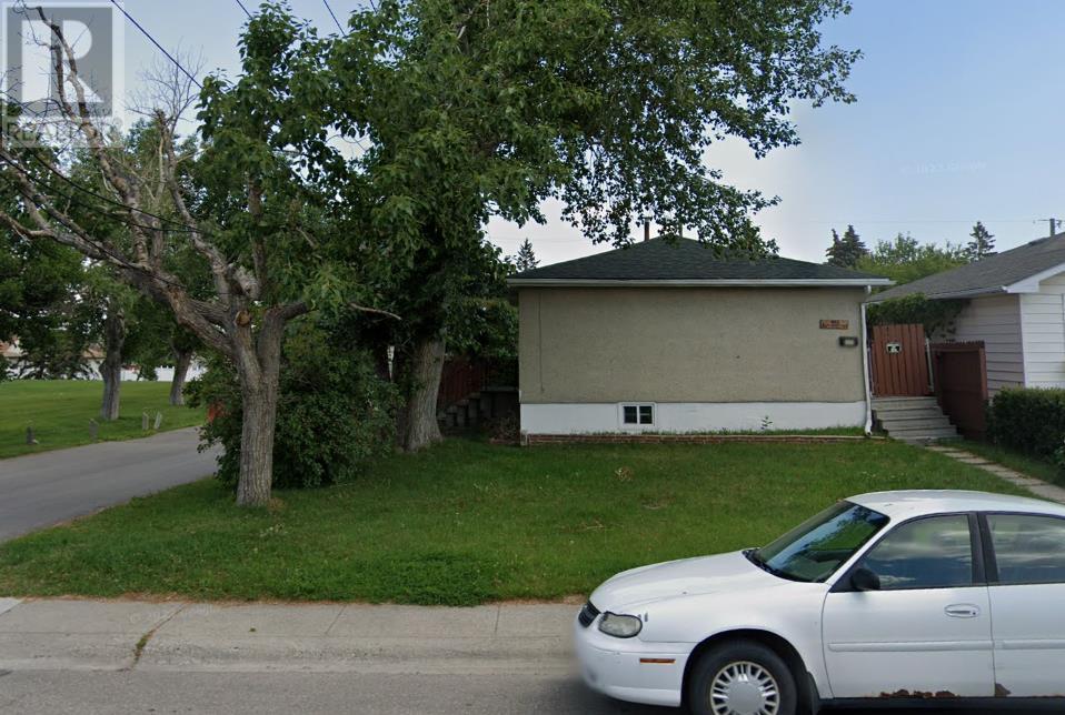902 35 Street Se Property Photo 1