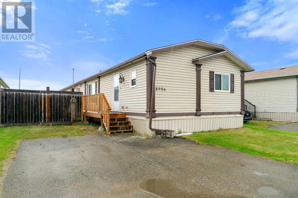 8906 91 Street Property Photo 1