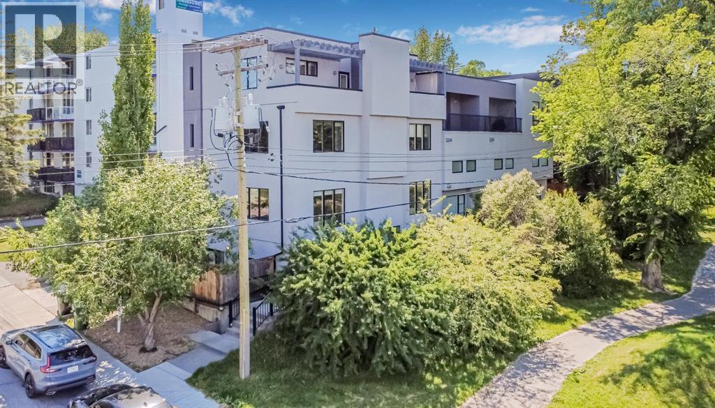 3, 2101 17 Street Sw Property Photo 1