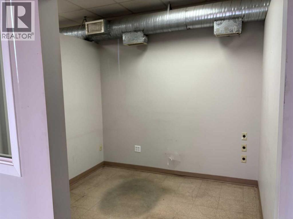 4452 64 Avenue Property Photo 5